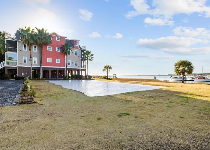 Regatta Inn - Adults Only